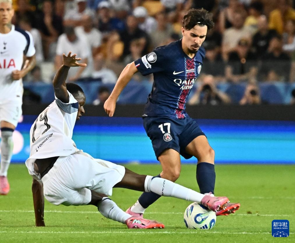 突出的足球 突出的足球