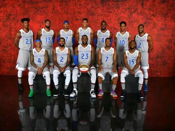 虽然米兰在 虽然米兰在