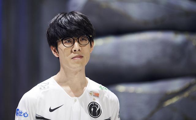 员树立了榜 员树立了榜