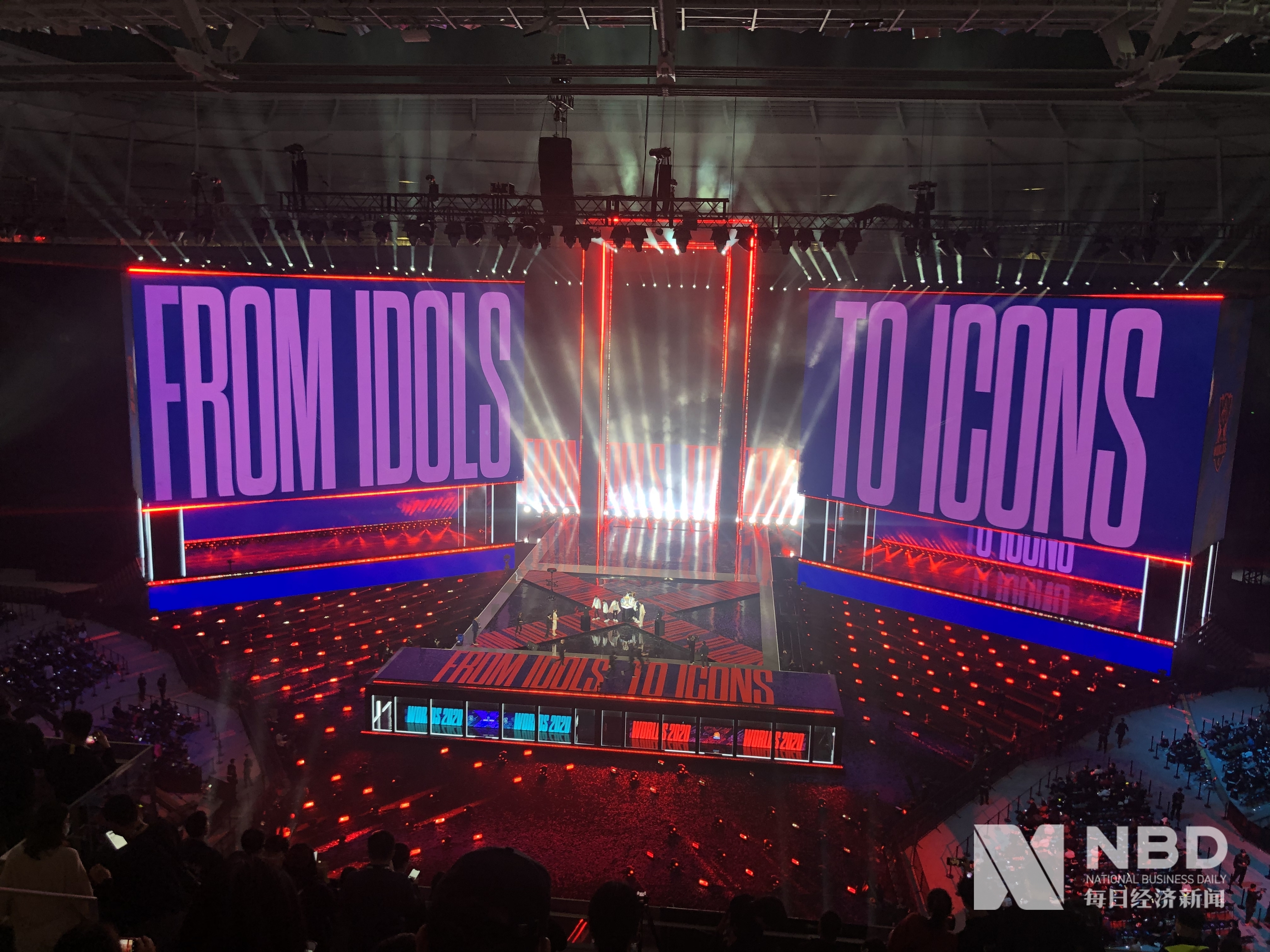 记者：瓦伦西亚即将以先租后买的方式签下利兹联前锋拉马扎尼